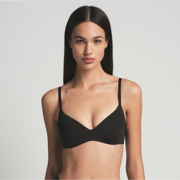 Wireless form PUSH-UP PLUNGE BRA
38 C Onyx - Picture 2 of 11